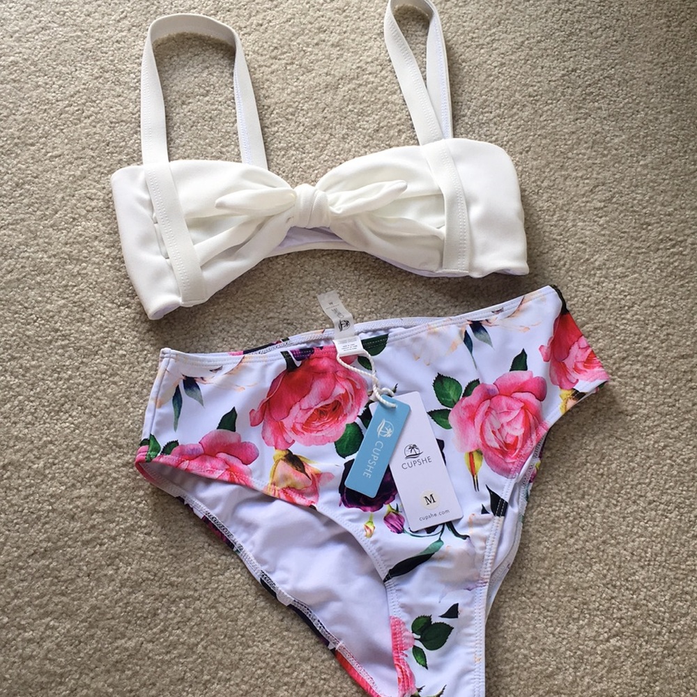 Cupshe white flowered bikini 🌸NWT🌸
